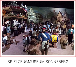 Figurengruppe einer Kirmes Lebensgross